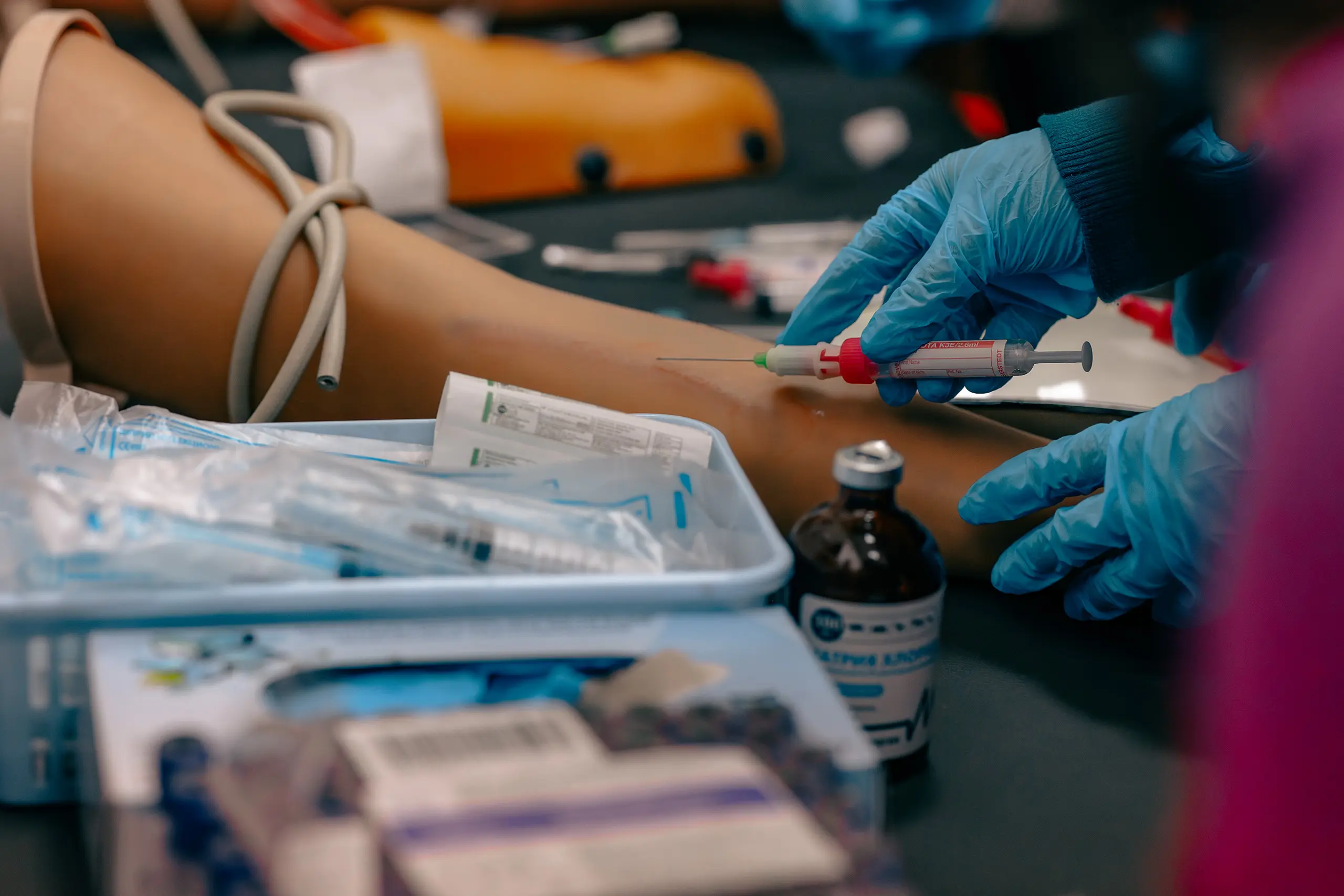 повышение квалификации, переподготовка и аккредитация для медицинских работников